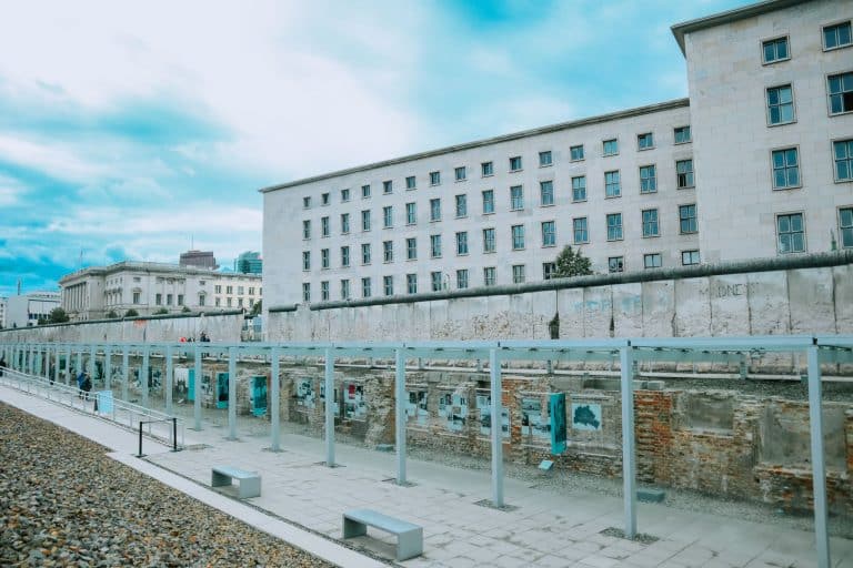 La chute du Mur de Berlin, trente ans de frontières rouvertes